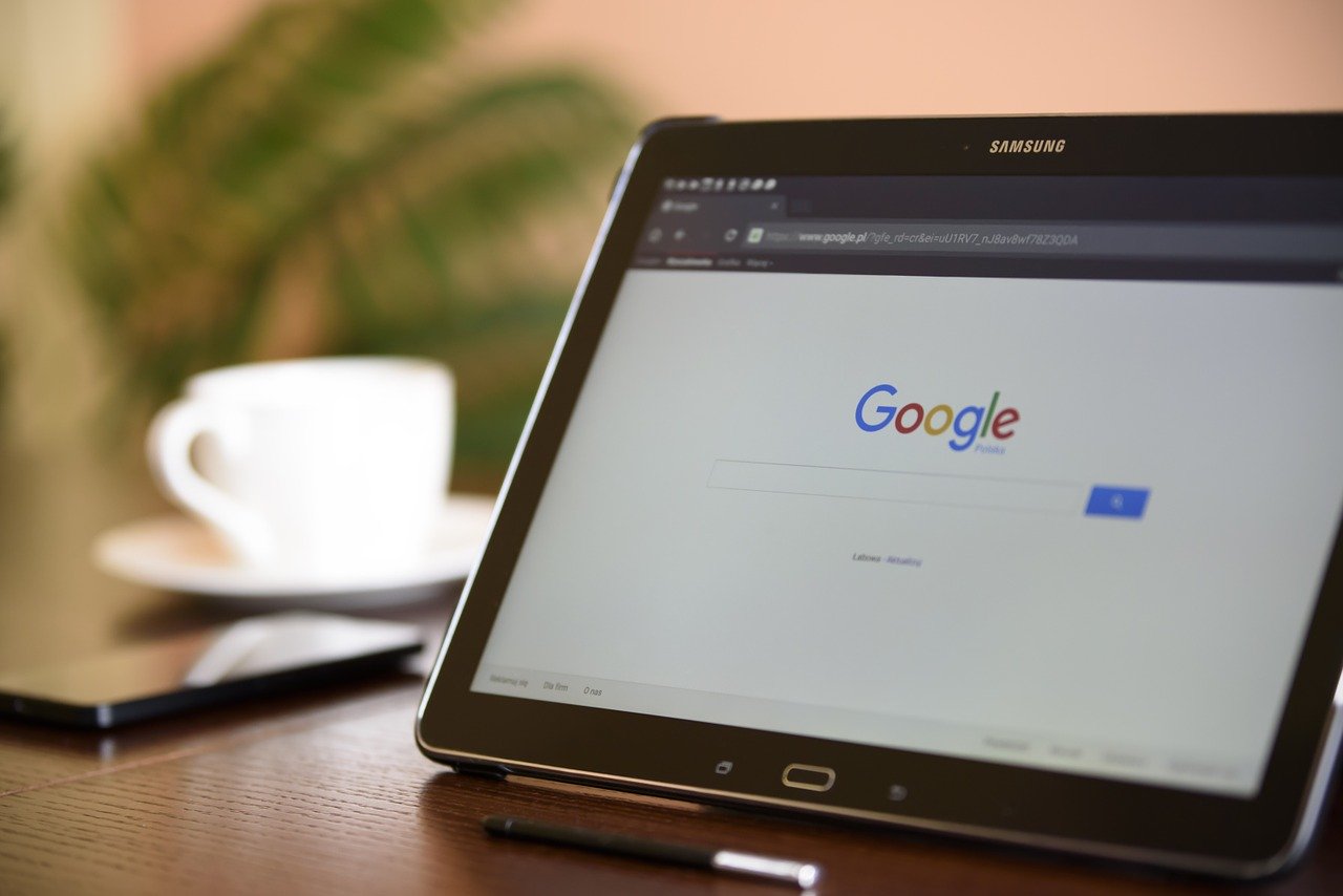 Google decide una fee sulla pubblicità in alcuni Paesi